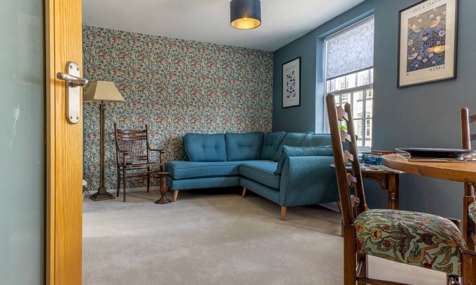 Ludwel Apartment | Discover The William Morris Lodge in Central Ludlow
