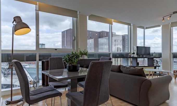Theatreland Birmingham Apartment | Sky-High Penthouse with Central City Views for Families