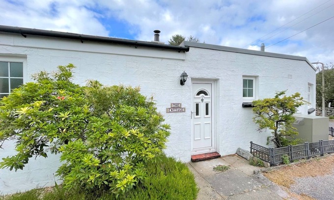 Rockcliffe House | Discover Pass the Keys: Traditional Scottish Cottage Retreat