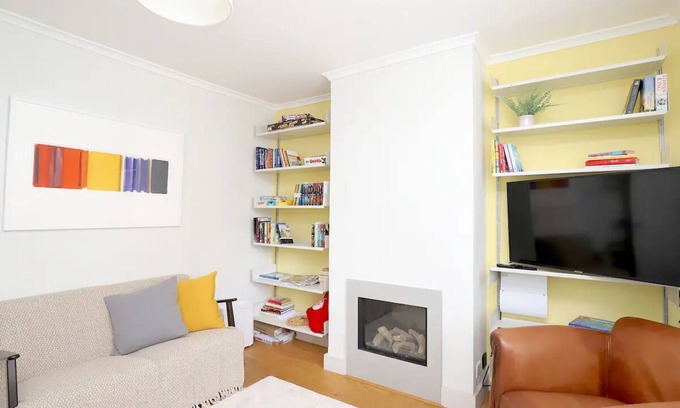 Headington House | Victorian 3 Bed Accommodation with Parking & Garden in Headington