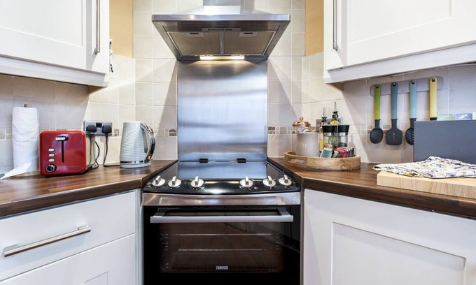 Belfast House | Charming 3BR Townhouse Near Cafes | Guest Rated 9.6/10
