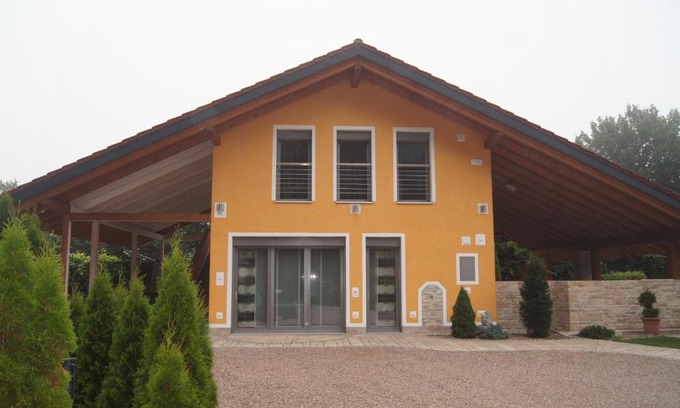 Lindau Apartment | Discover Passau "Am Sulzsteg": Poolside Oceanfront Escape