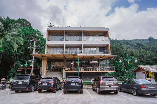 Kamlon Hotel | Comfortable Stay at Passion Resort Kiriwong with Dining