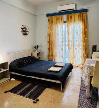 Larnaca City Centre House | Budget-Friendly Past or Tail Rooms with Breakfast & Kitchen