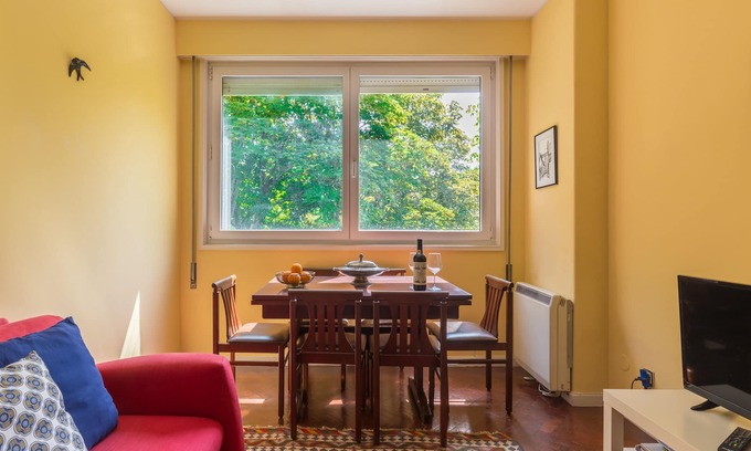 Lordelo do Ouro e Massarelos Apartment | Relaxing Riverfront Stay at Pasteleira Apt - Rated 9.4/10