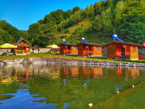 Horezu Resort | Cozy Pastravaria Romani: Rated 9/10 with Breakfast & Hot Tub