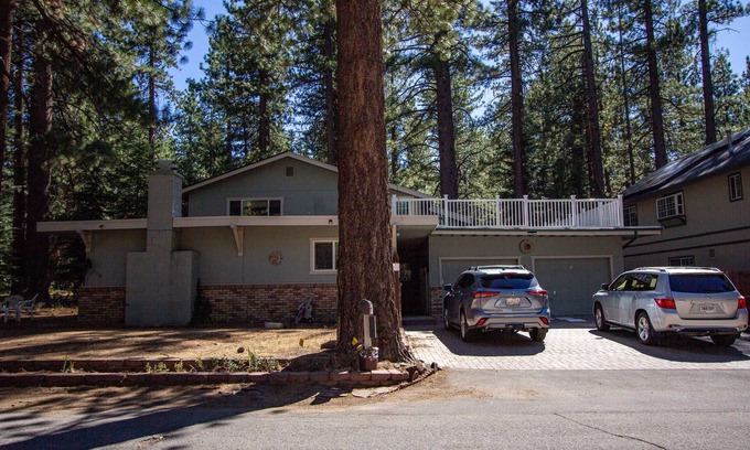 Tahoe Island House | Pathway to Fun: Lake View Hotel with Family-Friendly Amenities