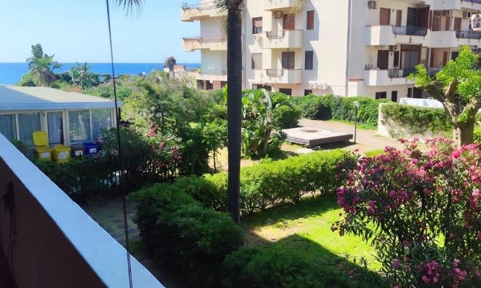 Recanati Apartment | Idyllic Pati's House: Oceanfront Escape with Private Beach