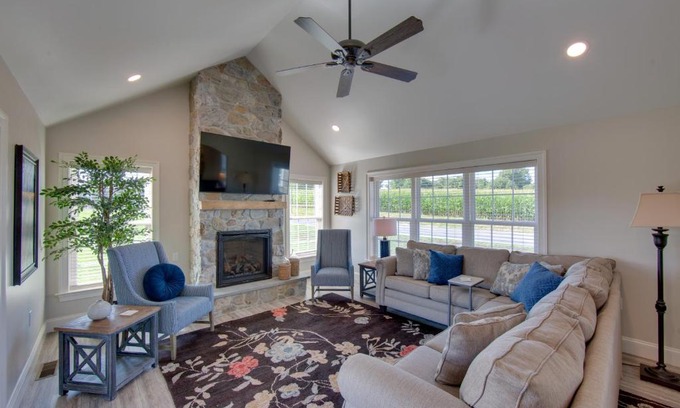 Gordonville House | Inviting Ronks Retreat with Patio, Grill & Fireplace!