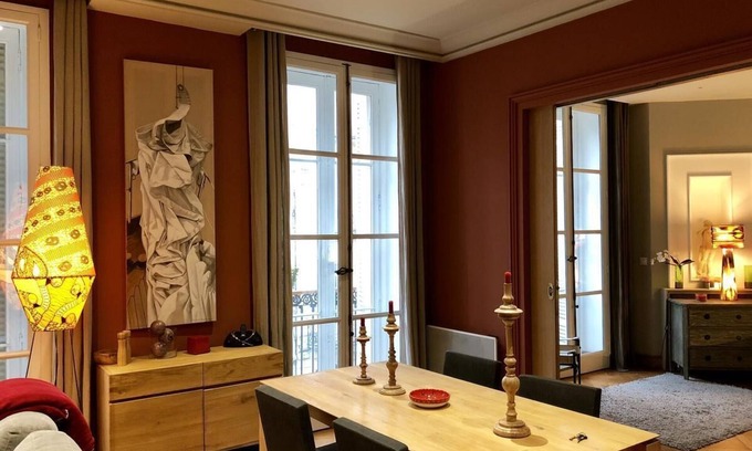 Bordeaux Golden Triangle House | Welcoming Patio de l'Intendance with Family-Friendly Amenities