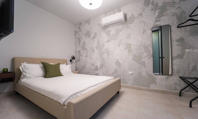 Santurce Hotel | Cozy Patio Elba Legacy 2 Bedroom Suite with Spa & Kitchen
