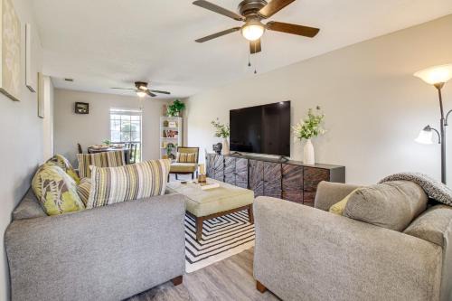 Hinesville House | Patio for Al Fresco Dining Home in Hinesville!