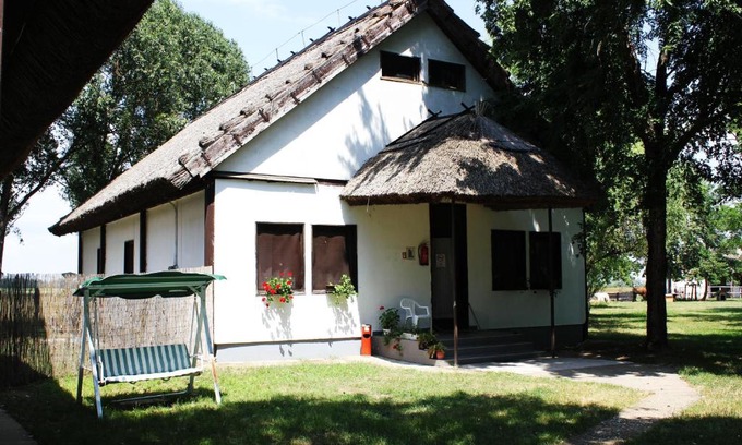 Tiszafured Hotel | Pet-Friendly Patkós Motel with Breakfast & Family Amenities