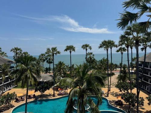 Pak Nam Pran Hotel | Relax at Pattawia Resort & Spa with Oceanfront Views
