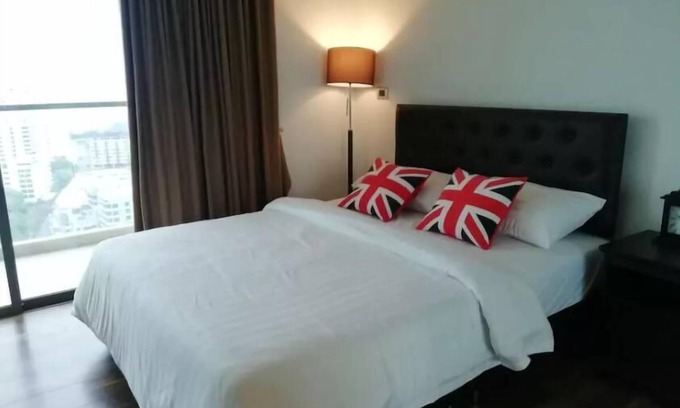 Pratumnak Hill Apartment | Pattaya Sea View Studio - Ideal Location with Oceanfront Perks