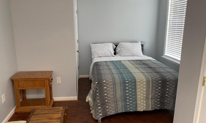 Downtown Baltimore House | Budget-Friendly Stay at Patterson Park Hotel Awaits You