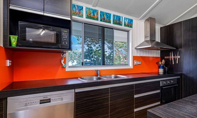 Wandal House | Pattison Relaxing Retreat: Family-Friendly Escape with Kitchen