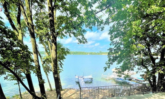 Perham House | Stunning Paul Lake Sunsets with Spa and Outdoor Adventures