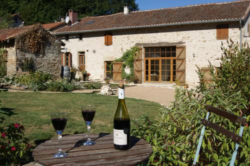 Villechenoux Bed & Breakfast | Experience Paul's Barn in France: Rated 9.5/10 with Dining