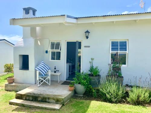 Grabouw House | Discover Paul Wallace Wines & Cottages: 4-Star Retreat