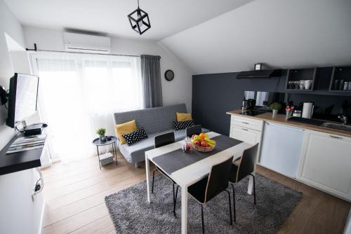 Velika Gorica House | Top-Rated Paula&Matej Hotel near Zagreb Airport with Hot Tub