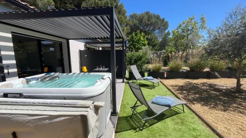 Carpentras House | Adults-Only Retreat: Pause Spa on the Ventoux Route