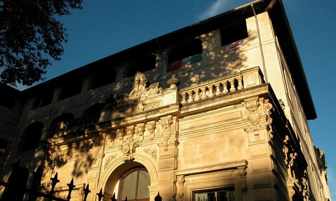 Avignon City Centre Cabin | PAVILION DES ARTS * HEART OF THE CITY, AIR CONDITIONING, TERRACE, PARKING.