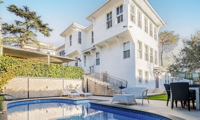 Uludag Villa | Breathtaking Pavilion with Bosphorus View in Anadolu Hisari