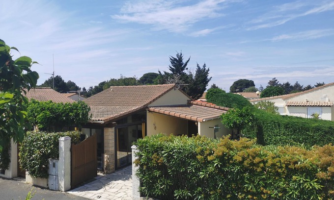 Vendres Cabin | Inviting Pavilion with Pools, Tennis & Close to Beaches