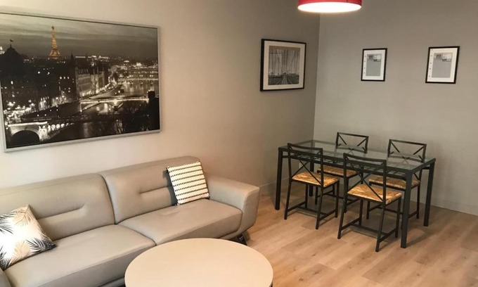 Bagneux House | Family-Friendly Pavillon with Kitchen & Pet-Approved Stay