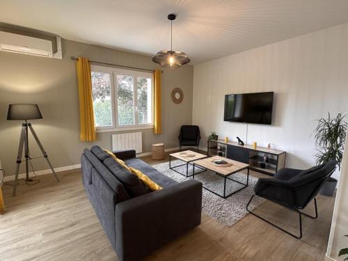 Brout-Vernet House | Exceptional Renovated Pavillon with Garden Near Broût-Vernet