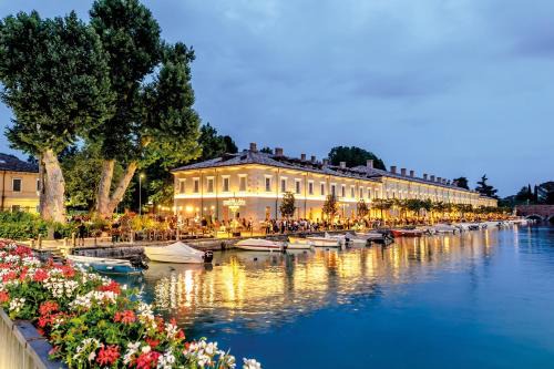 Peschiera del Garda City Centre Hotel | Pavillon Suite: Pet-Friendly Retreat with Hot Tub & Dining