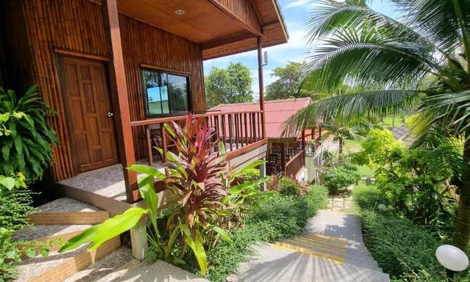 Hua Thanon Resort | Discover PawPaw Resort: Oceanfront Retreat for Families