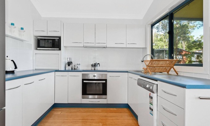 Elizabeth Beach House | Pet-Friendly Retreat for the Whole Family - Paws and Relax