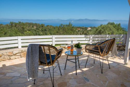 Kourteika Apartment | Cozy Paxos Couple House with Child-Friendly Amenities