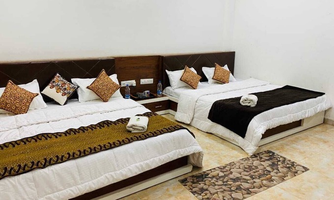 Maheshwar Hotel | Budget-Friendly Stay at Payal Palace with Breakfast Included