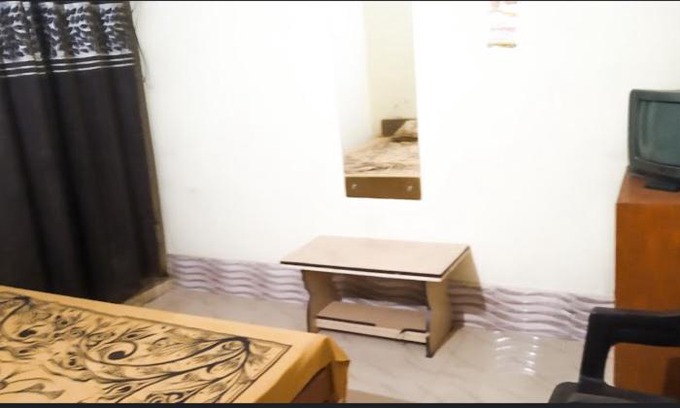 Etmadpur House | Budget-Friendly Stay at Paying R.B Guesthouse with Pets Welcome