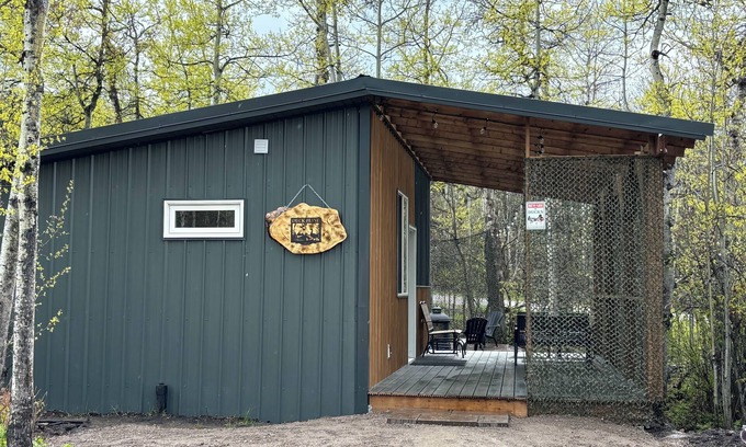 Mountain View Cabin | Discover Payne Lake Wilderness Huts - Ideal for Families