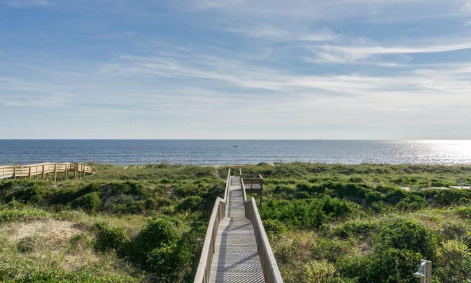 Caswell Beach House | Oceanfront Retreat at Payneless: Family-Friendly Getaway
