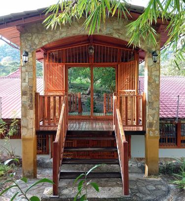 Esteli Cabin | Highly Rated Paysage Cache - Family-Friendly with Hot Tub