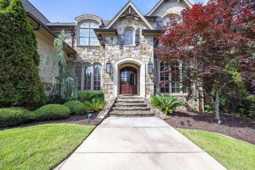 Atlanta House | Experience Comfort at Payton's Place: Pet-Friendly Retreat