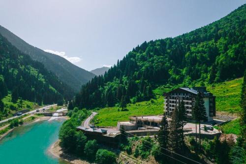 Arakli Hotel | Experience Comfort at Pazarciк Mountain Hotel - 9/10 Rated