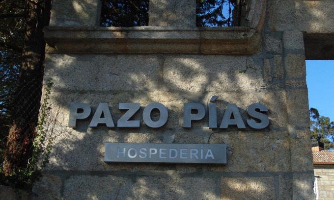 Nigran House | Welcoming Stay at Pazo Pias: Family-Friendly & Accessible