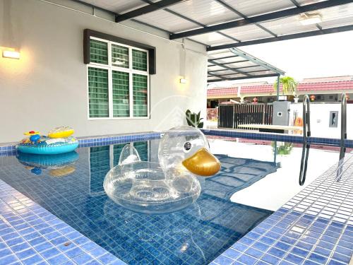 Port Dickson House | Perfect PD Homestay for 14 with Private Pool & More
