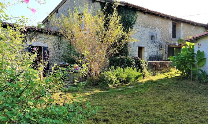 Bouteilles-Saint-Sebastien Cottage | Tranquil Retreat with Pool, Garden & Artist's Studio