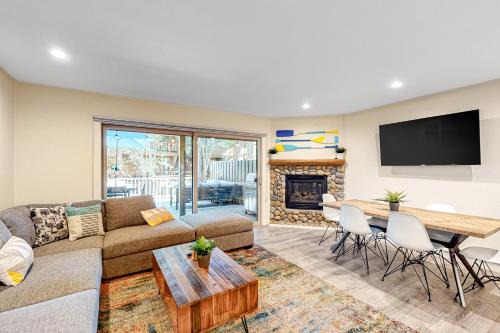 Incline Village House | Tranquil Retreat at Peace Among the Pines - 4-Star Family Stay