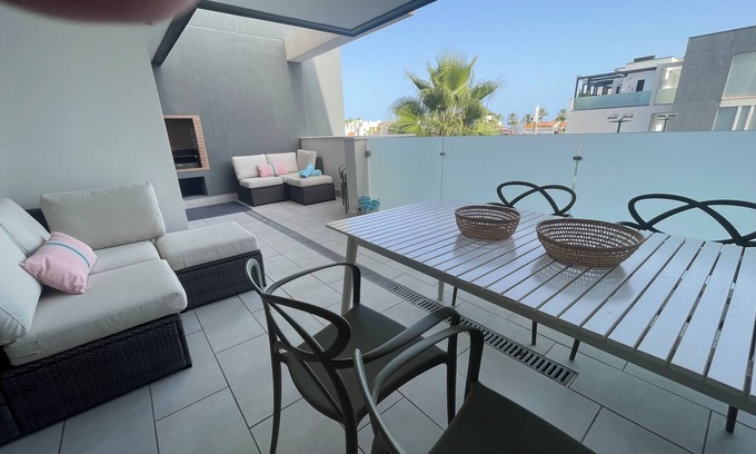 Caleta de Velez Apartment | Tranquil Escapes by the Mediterranean Sea with Spa & Pool
