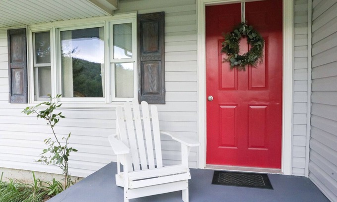 Burks Fork House | Tranquil Escape at Peace and Pinecones Cottage