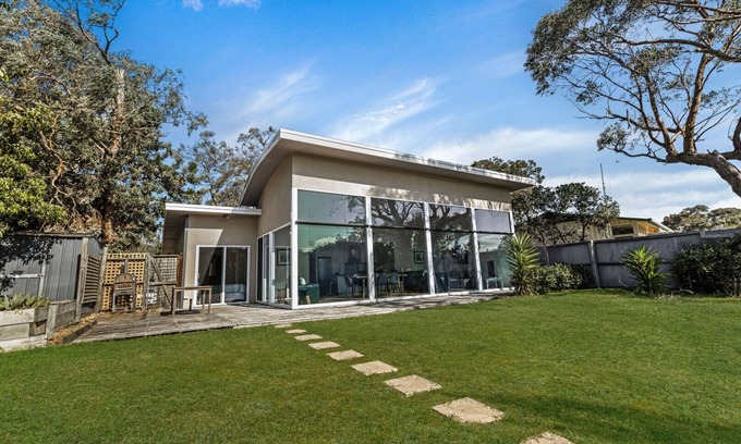 Banksia Peninsula House | Discover Kookaburras in Banksia Peninsula with Kitchen Access