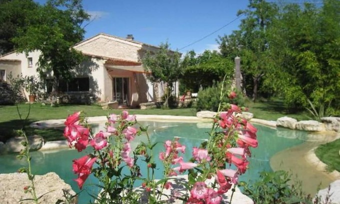 Aix-en-Provence Villa | Tranquil Retreat in Provence with Pool and Ocean Views